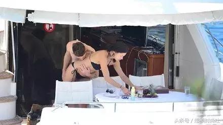 她差点成王妃，拒绝物化女性！现竟恋上一当街摸臀的男友