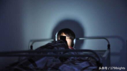 手机屏幕碎了对眼睛有伤害吗,手机屏幕光线对眼睛有伤害吗