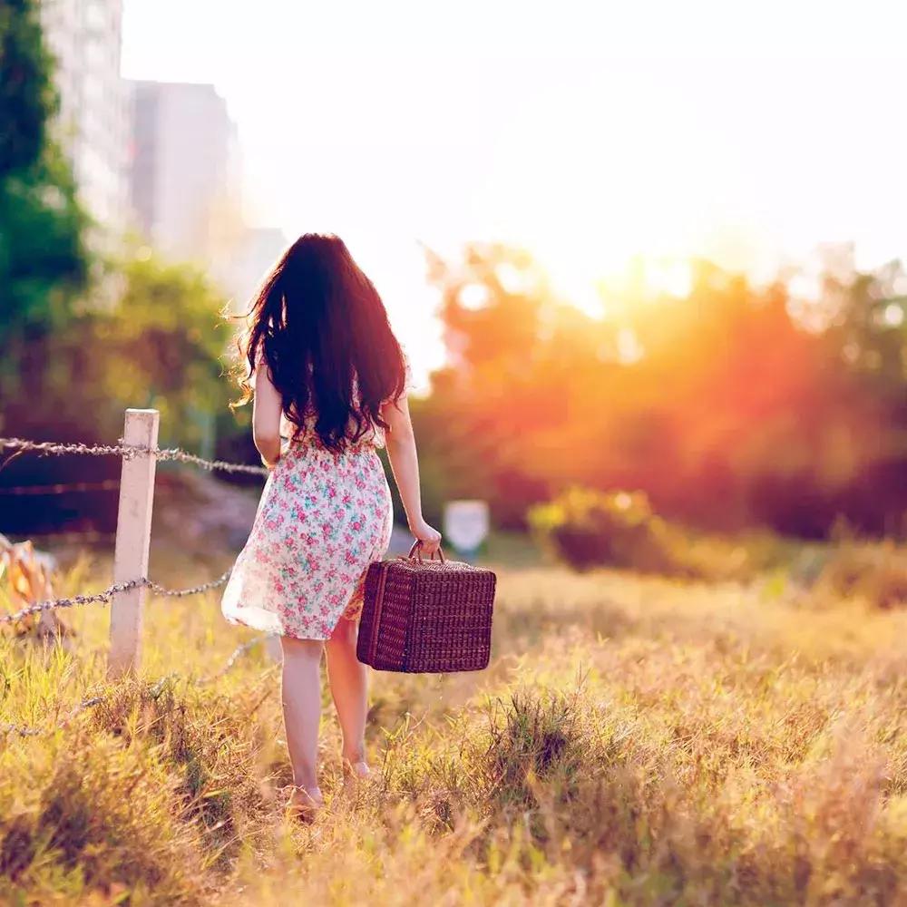 适合当朋友圈背景壁纸的图片,壁纸朋友圈背景图一束光原图