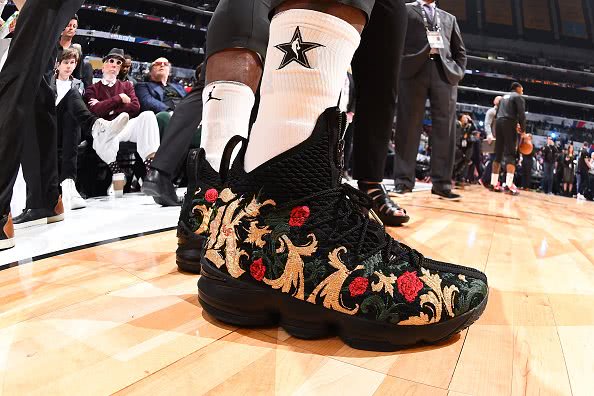 真nike和假nike穿着体验,怎样区分正品的nike和假的