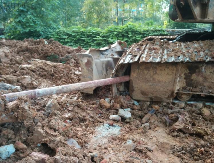 挖掘机链轨脱轨了怎么办,旋挖挖掘机掉链子怎么办