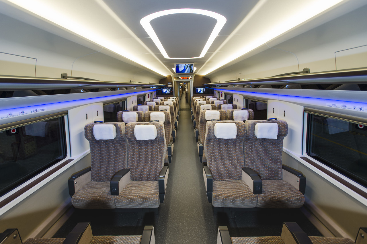 30个小时的路程坐卧铺还是硬座呀,坐八小时高铁和20小时卧铺选哪个