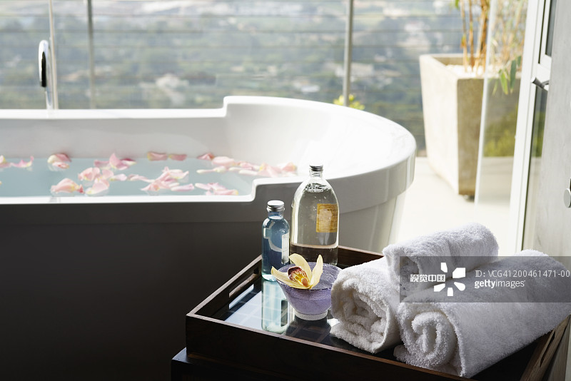 泡个澡缓解疲劳,节后综合征中医调理