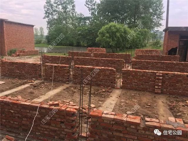 农村建房做真石漆的步骤,农村建房包工头不干了