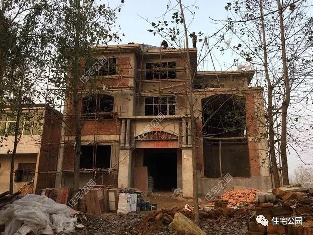 农村建房做真石漆的步骤,农村建房包工头不干了