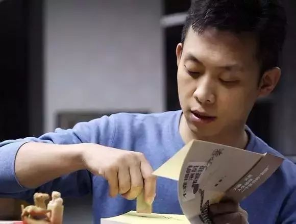 从一个跑龙套到大明星的电影,红海行动为什么挑中张译过人之处