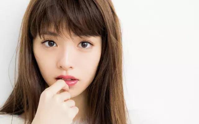 一抹惊艳的唇妆,diy唇彩的制作方法