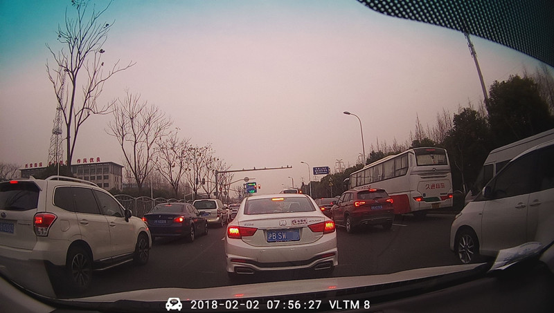 全面屏与后视镜的组合，威路特M8带来更安全的行车体验