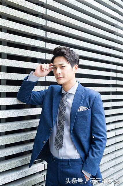 当过门童拒绝过海岩,33岁终因一剧走红,却又因一张照片形象尽毁