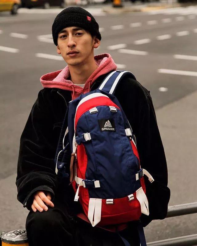 想骚还能买得起,开学这么穿让你成功撩到学妹哦