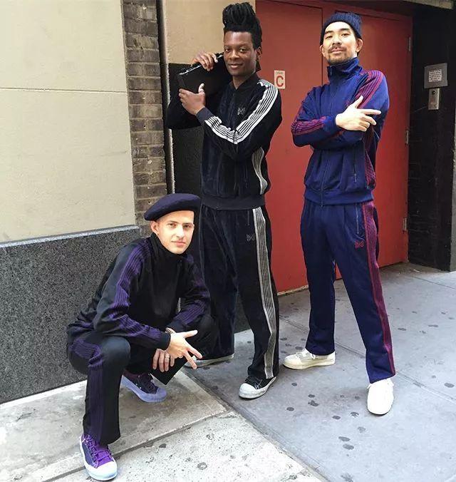 想骚还能买得起,开学这么穿让你成功撩到学妹哦