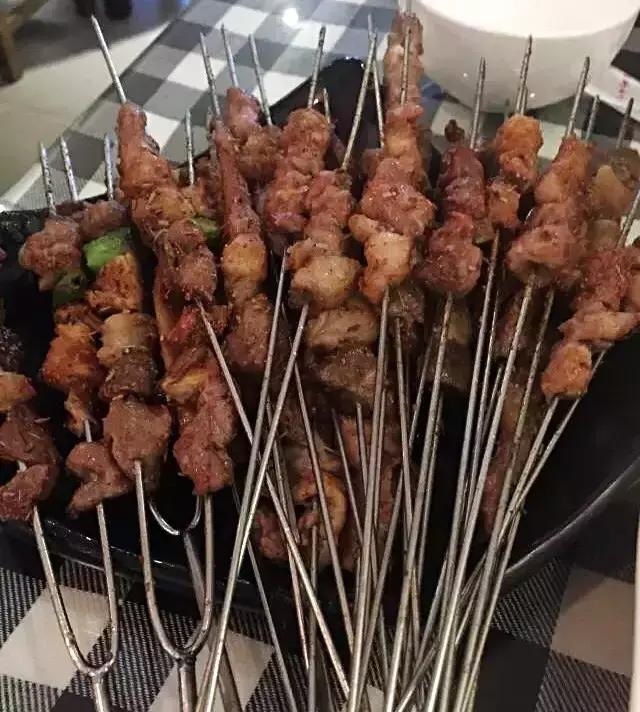 春天到了吃烧烤,春天到了吃烤串了