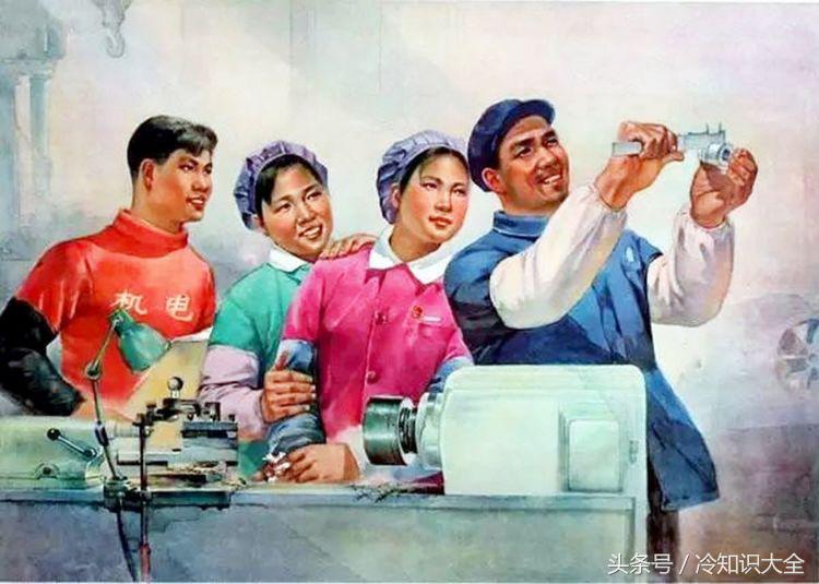 春节贴对联习俗的由来,春节挂灯笼的习俗由来