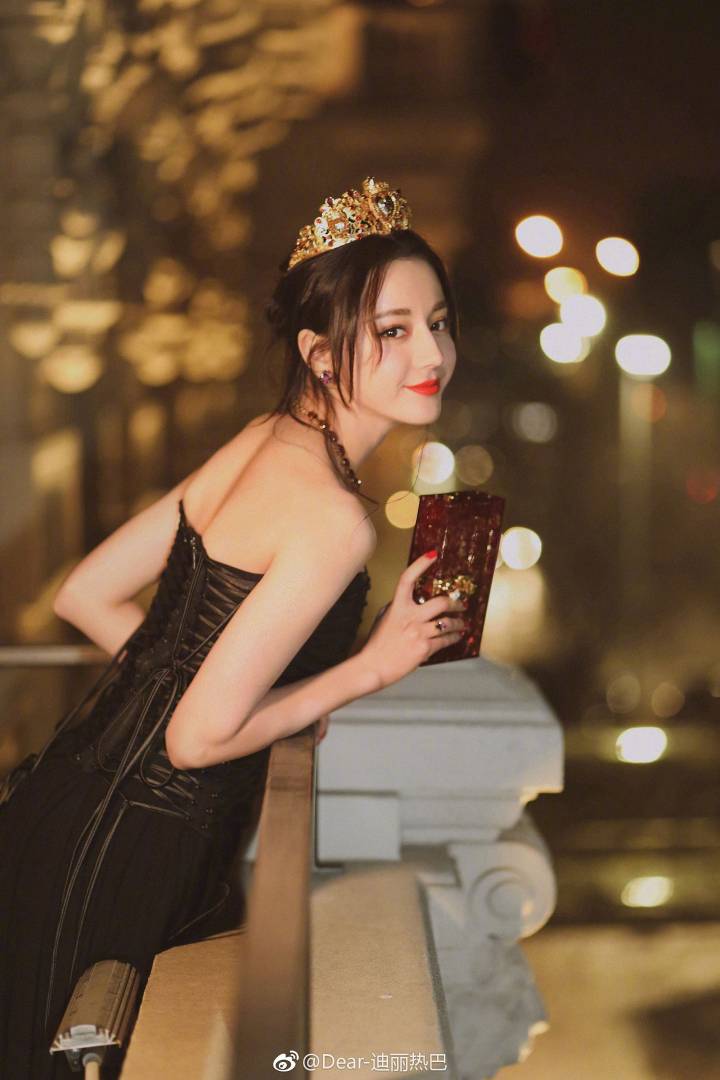 戴上王冠就是女皇,戴上皇冠我就是女王