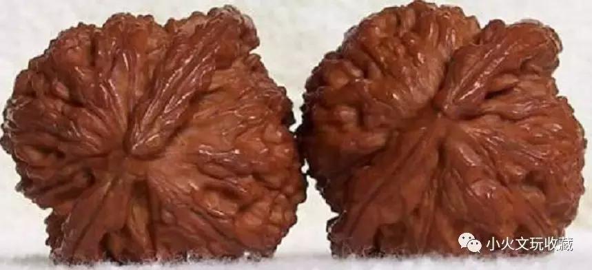 文玩核桃有点小崩尖,小火说