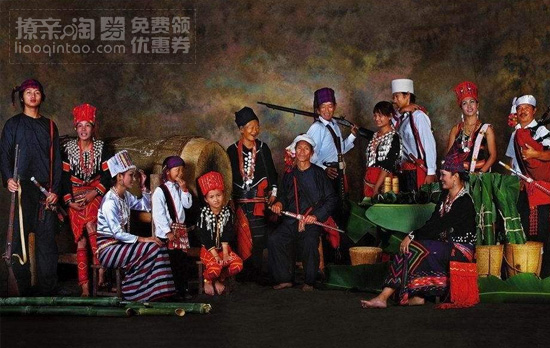 景颇族的风俗习惯和民族服饰,德宏傣族景颇族服饰定制