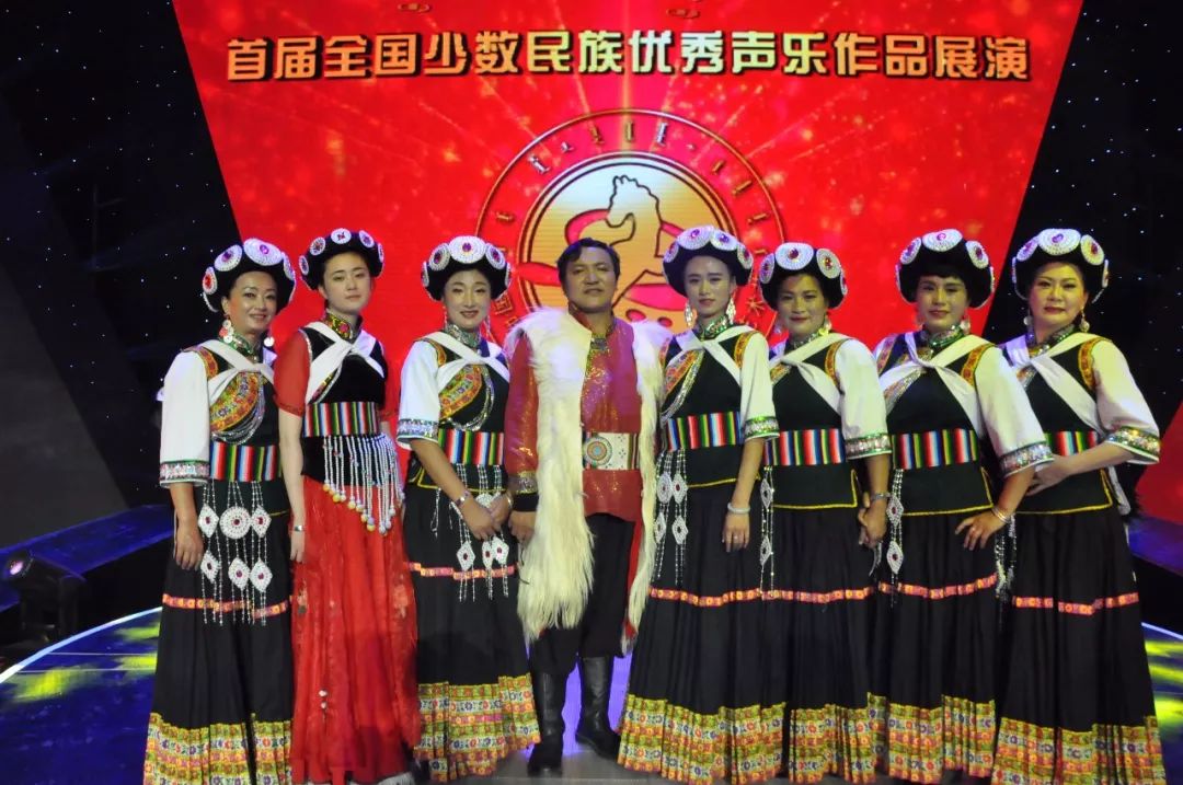 热爱民族别只是靠说，看看人家是咋做的！