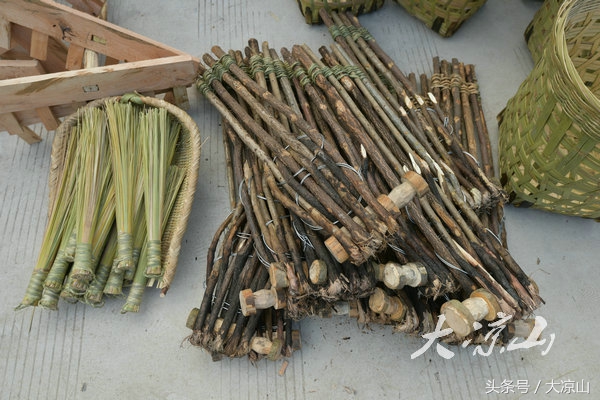 元宵节,是凉山传统农具交易日——德昌赶草坝场看你能认识多少农具?