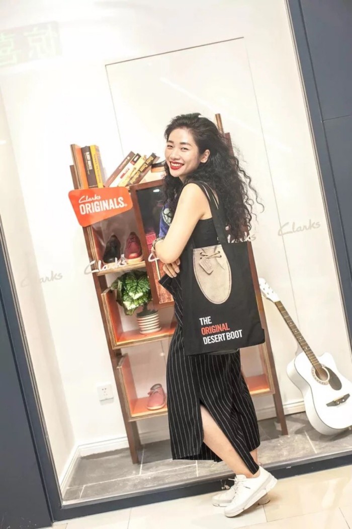 适合圆脸烫发发型女2020流行发型,适合40-50岁圆脸发型短发空气烫