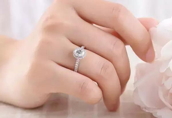 小心春季湿气入侵!金饰、钻饰不保养,两个月后成废品