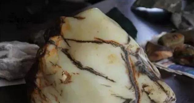 祁连山玉石原石怎样鉴别,玉石原石欣赏