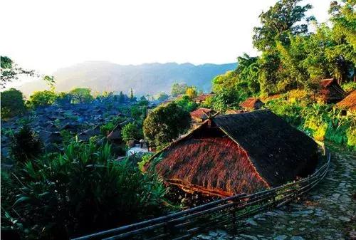 自驾游怎么穿越雪谷,自驾穿越雪地雾凇视频