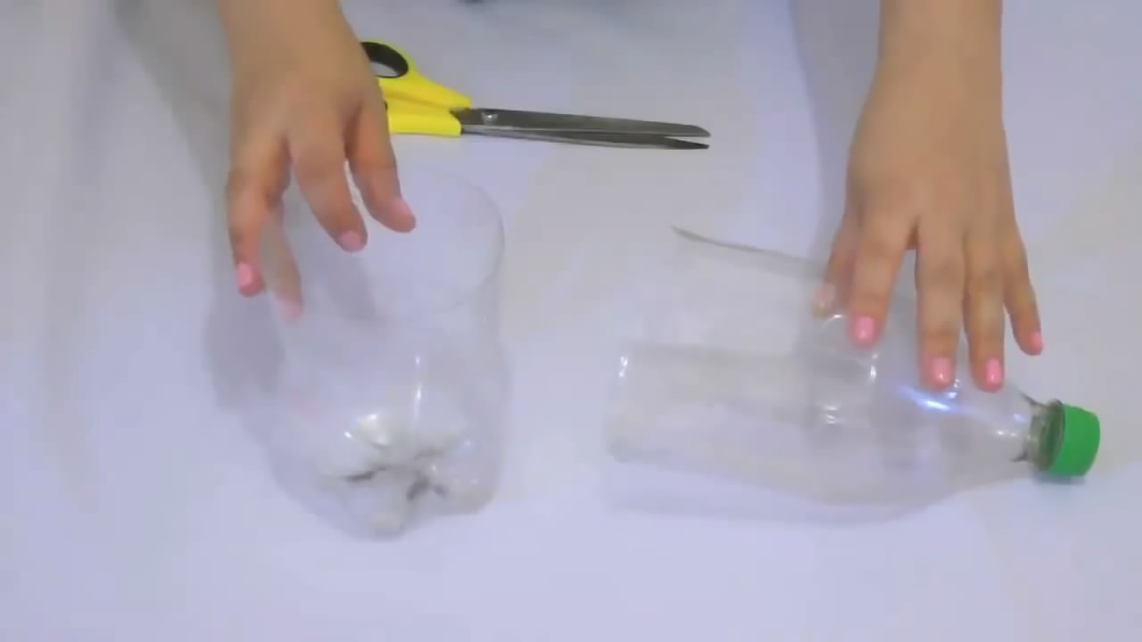 怎样用日常塑料瓶做储钱罐,储钱罐手工制作用塑料瓶