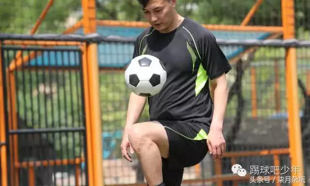 足球颠球教学考试技巧,足球颠球课堂教学