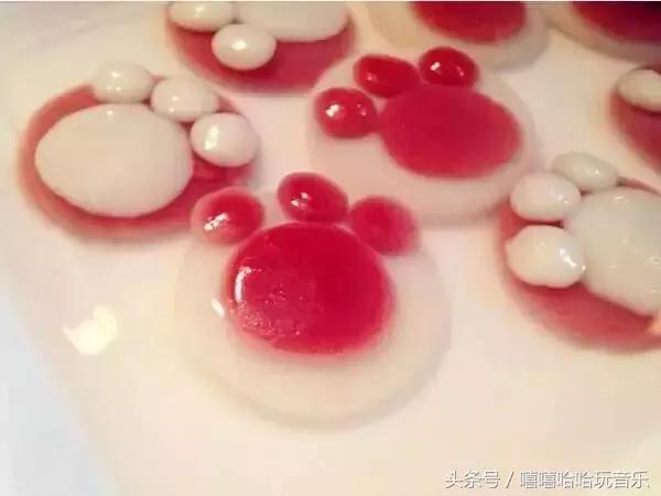 元宵节，送您一碗汤圆，祝生活甜甜蜜蜜！团团圆圆！