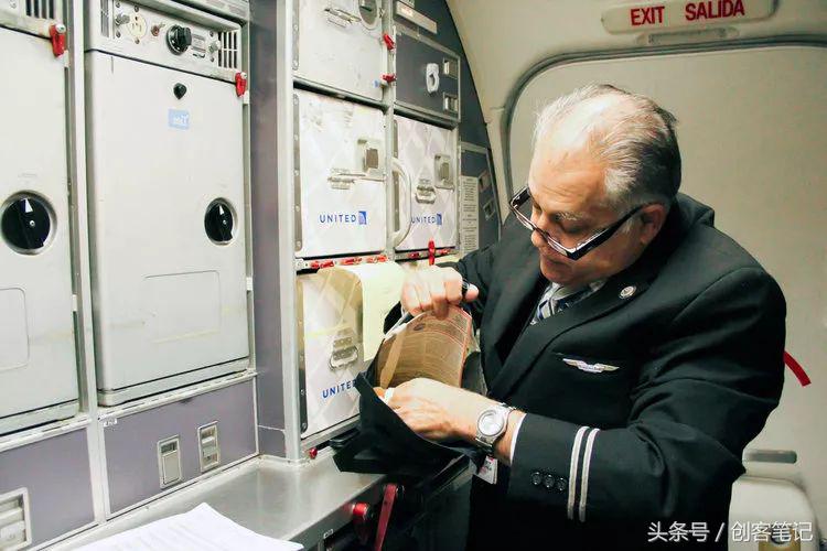 乘务员的行为细节,乘务员背后的心酸