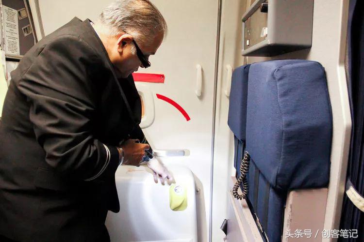 乘务员的行为细节,乘务员背后的心酸