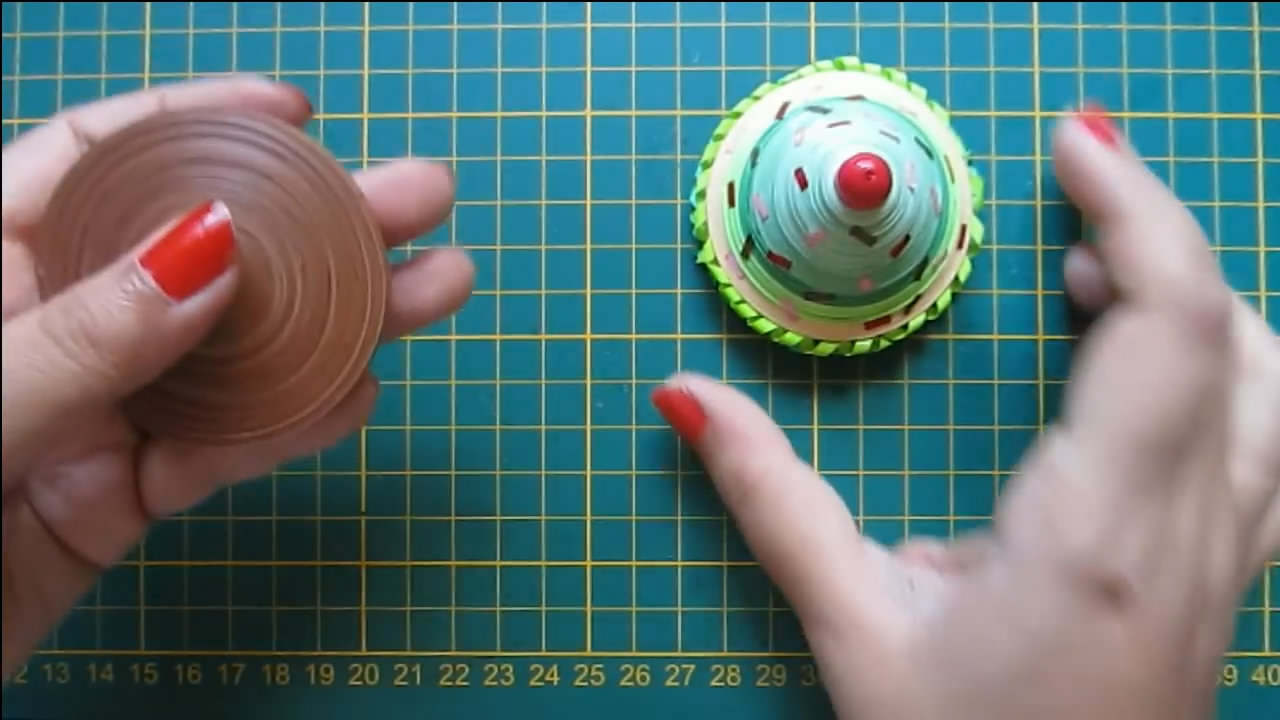 制作七彩爆浆蛋糕,七彩蛋糕做法简单又漂亮