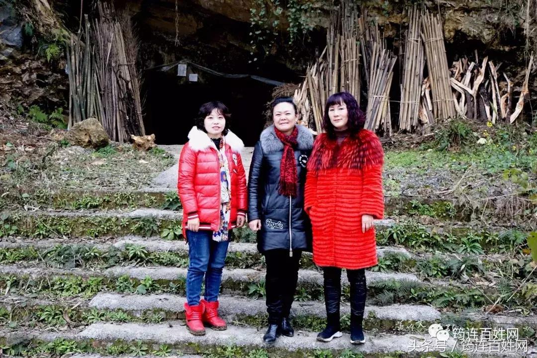 贵州女子探洞,贵州姑娘探山洞