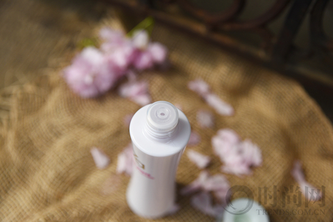 za姬芮新焕真皙美白气垫修颜霜,za姬芮新焕真皙粉底液