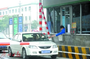 公职人员必须要交物业费吗,公职人员需要交公积金吗