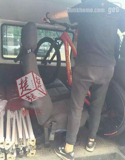 男子20万买到上亿古董,男子花18万买茅台