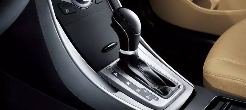 朗动前门凹陷修补费用,现代朗动车漆修补自喷漆