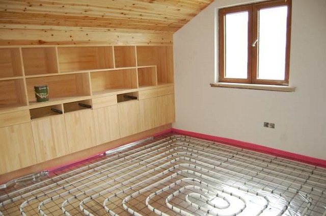 装了地暖地上还能走水电吗？我家师傅建议这么装