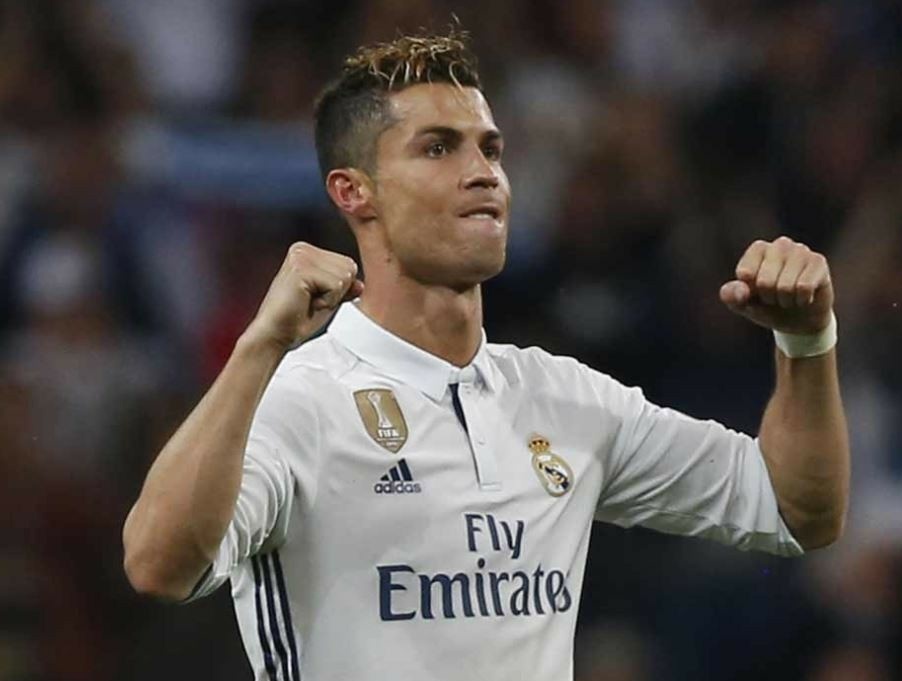 学踢足球的第一步,踢足球是有哪些要求