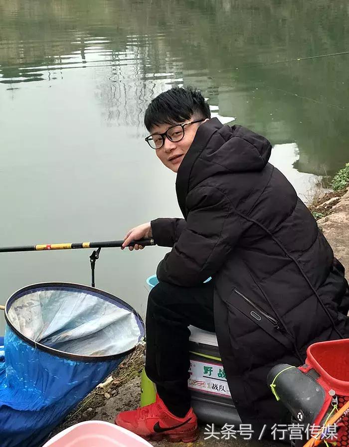 创意的发型,创新的钓鱼比赛,X11战队掐鱼赢得满“塘”彩!