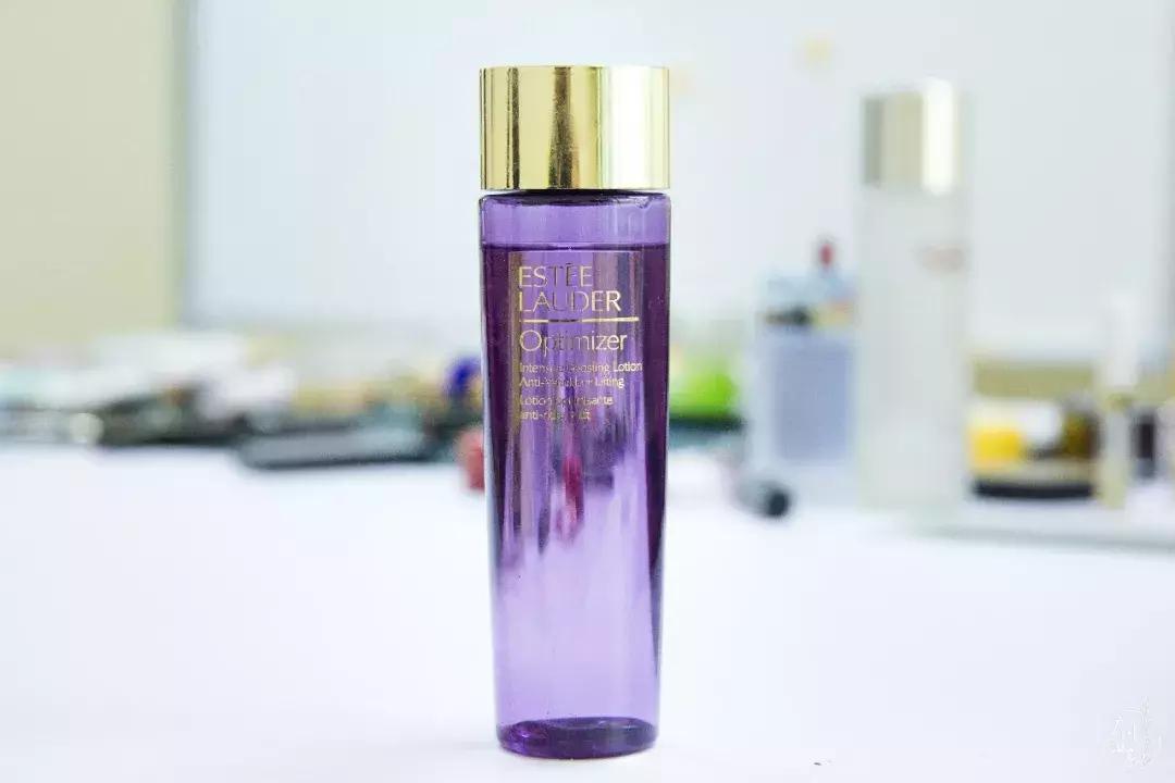 我们让4个直男猜化妆品，女生们哭晕在厕所！哈哈哈哈...