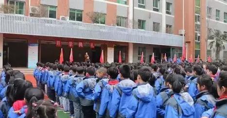 新城学子的这个举动，引来社会各界齐点赞！