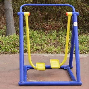 小区健身器撞腿,小区的健身器材把孩子头摔爆