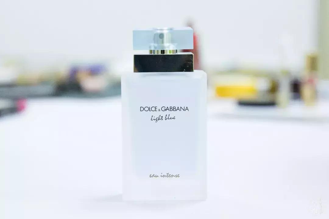 我们让4个直男猜化妆品，女生们哭晕在厕所！哈哈哈哈...