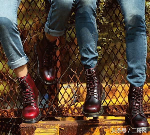 马丁靴会越穿越大吗,什么的马丁靴好看耐穿
