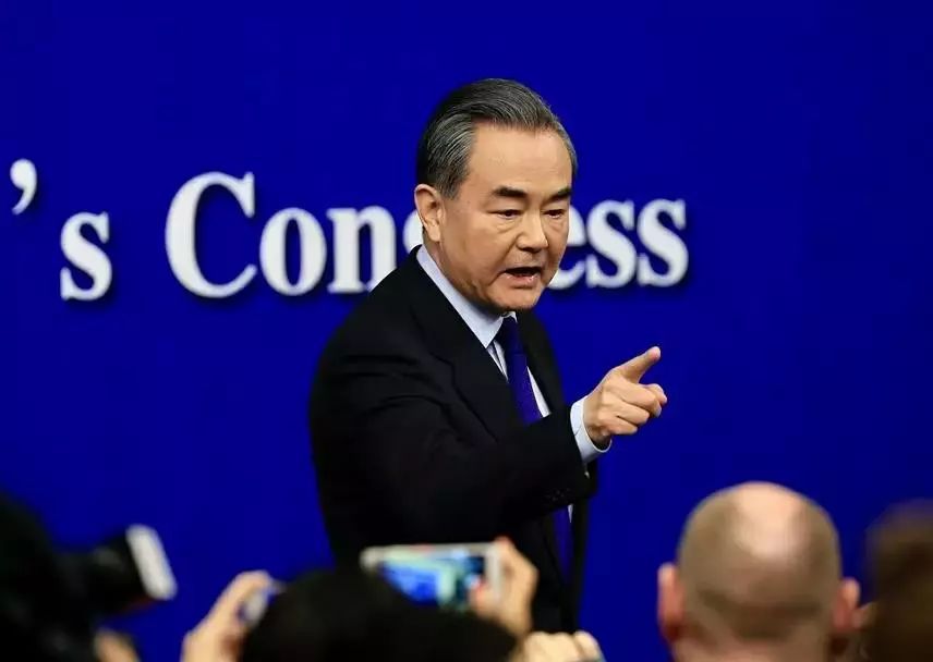 成龙等38位委员联名提案：严惩“中国人的败类”，发现一个抓一个