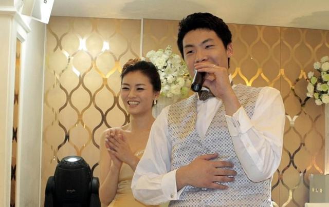 他是最年轻国脚,特立独行险被开除!把足球生涯和家庭纹在身上