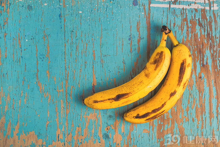 香蕉长斑点为什么不能吃,香蕉为什么会长斑呢还能吃吗