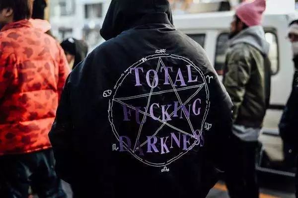 现在最流行潮牌子是什么,今年最流行的潮牌有哪些