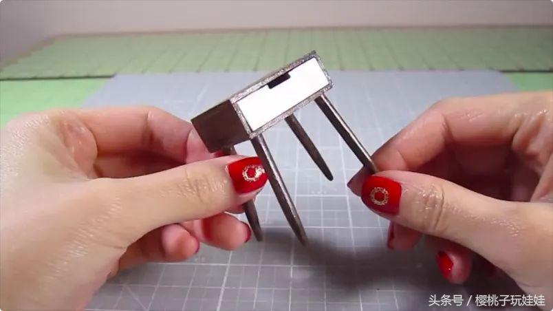 自制60厘米芭比娃娃的床头柜,给芭比娃娃做床又简单又好看